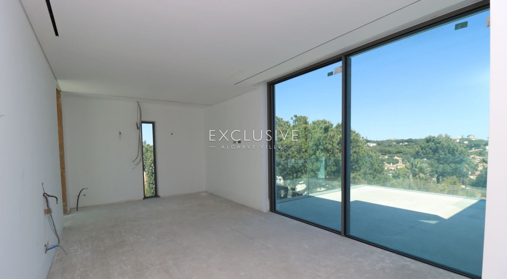 4+1 villa in Quinta do Lago, within walking distance to the beach, Algarve