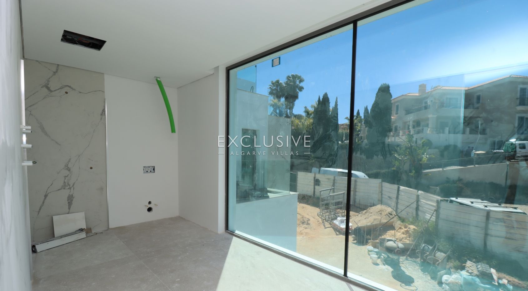 4+1 villa in Quinta do Lago, within walking distance to the beach, Algarve