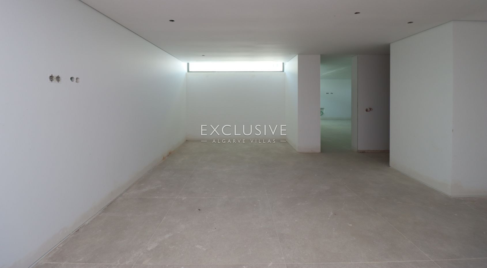 4+1 villa in Quinta do Lago, within walking distance to the beach, Algarve