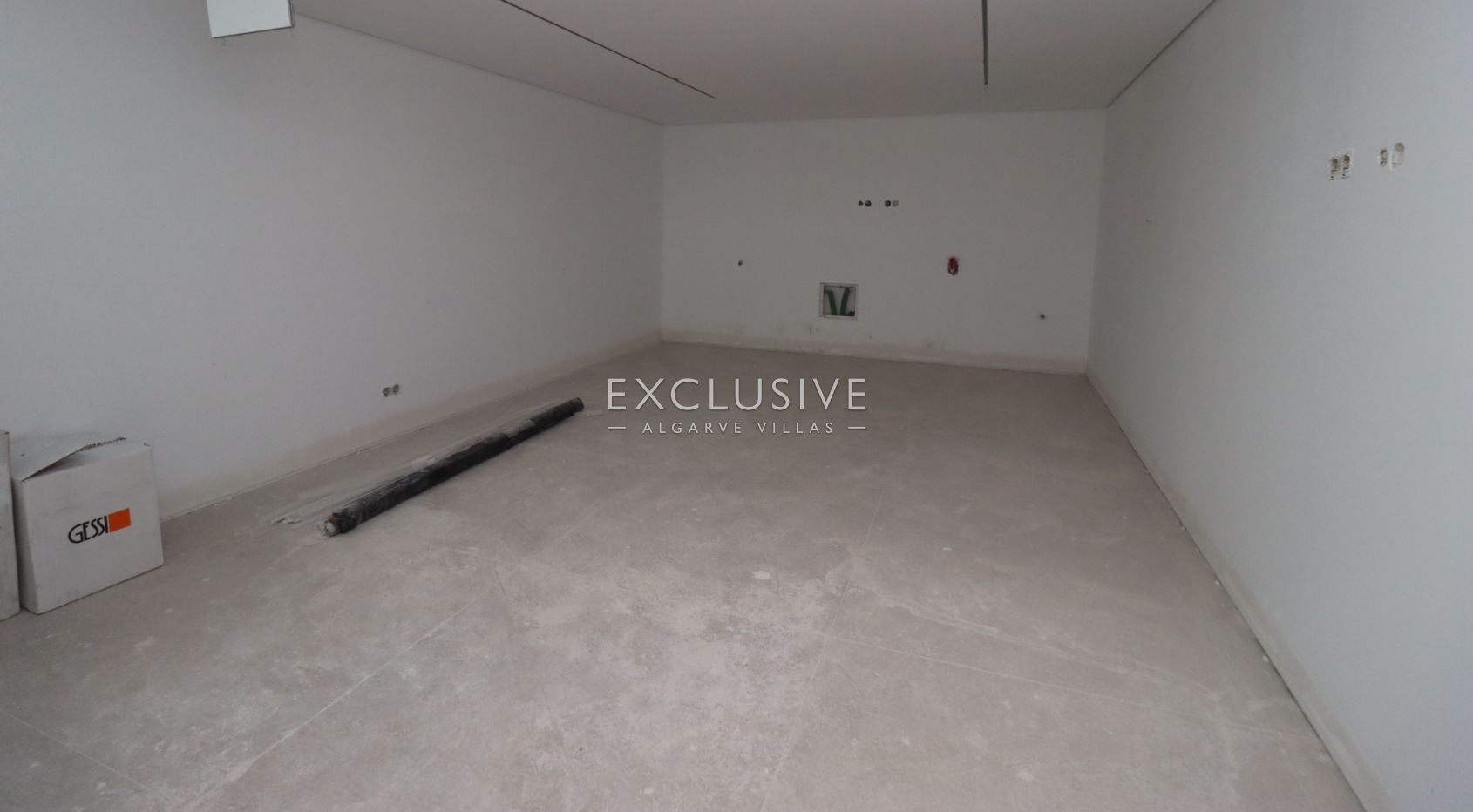 4+1 villa in Quinta do Lago, within walking distance to the beach, Algarve
