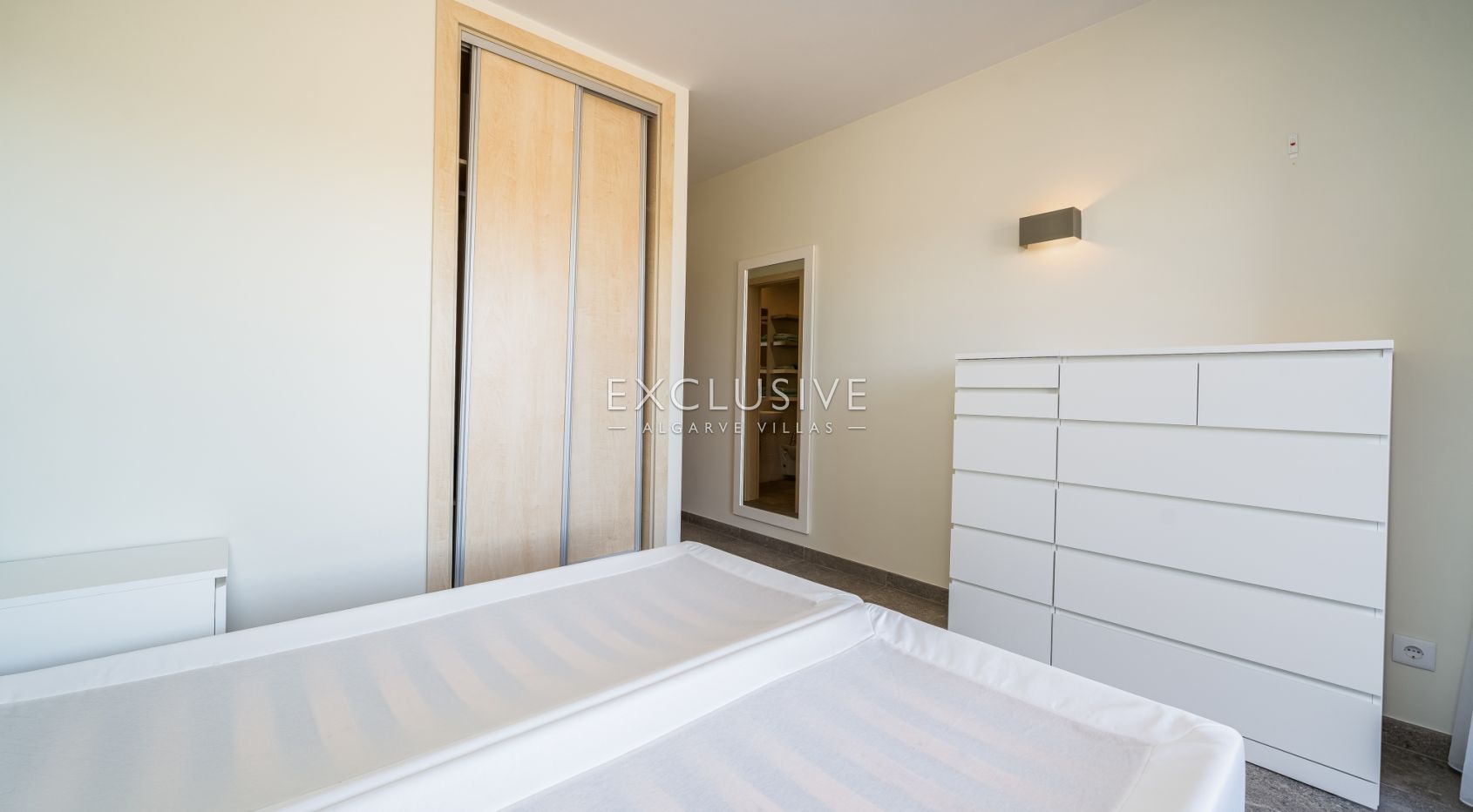 2 Bedroom Apartment with Parking and Pool in Portimão, Algarve