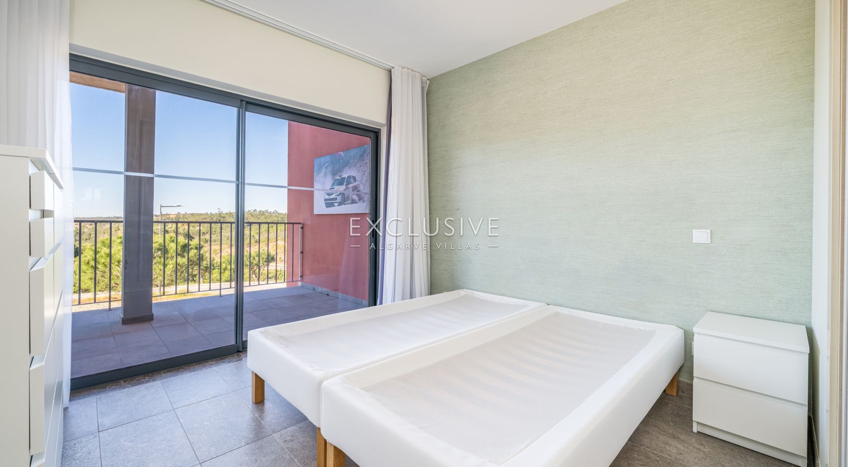 2 Bedroom Apartment with Parking and Pool in Portimão, Algarve