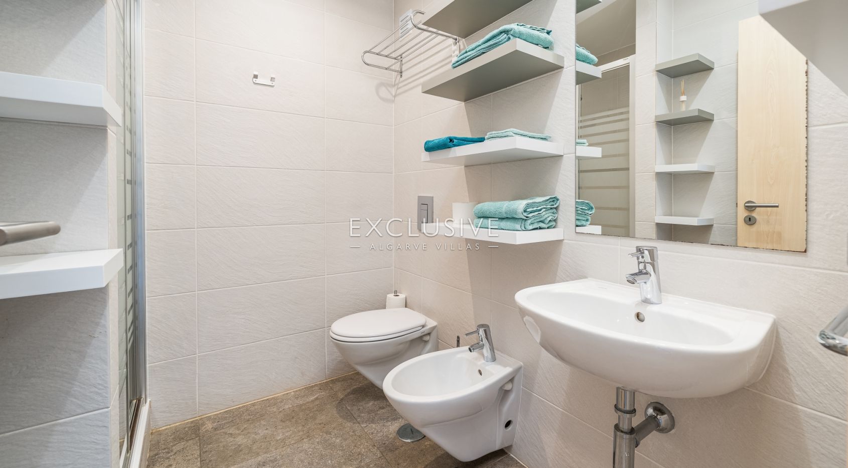 2 Bedroom Apartment with Parking and Pool in Portimão, Algarve