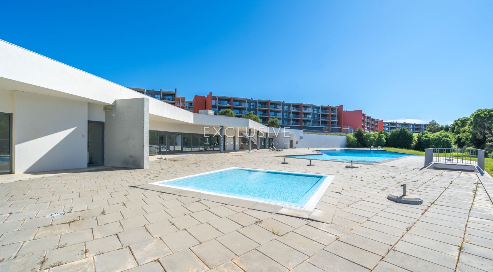 2 Bedroom Apartment with Parking and Pool in Portimão, Algarve