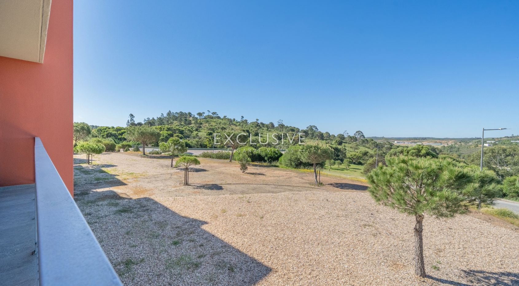 2 Bedroom Apartment with Parking and Pool in Portimão, Algarve