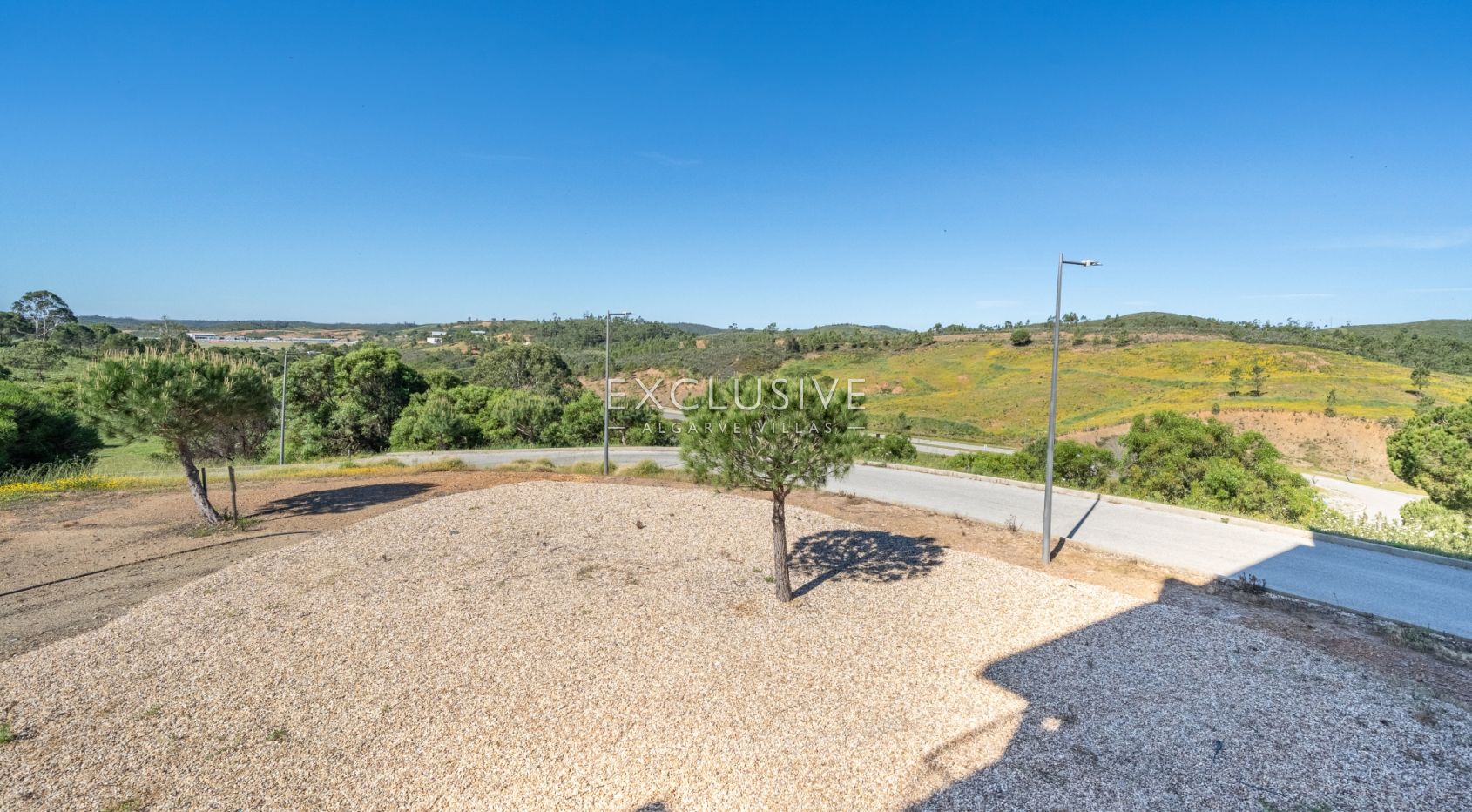 2 Bedroom Apartment with Parking and Pool in Portimão, Algarve