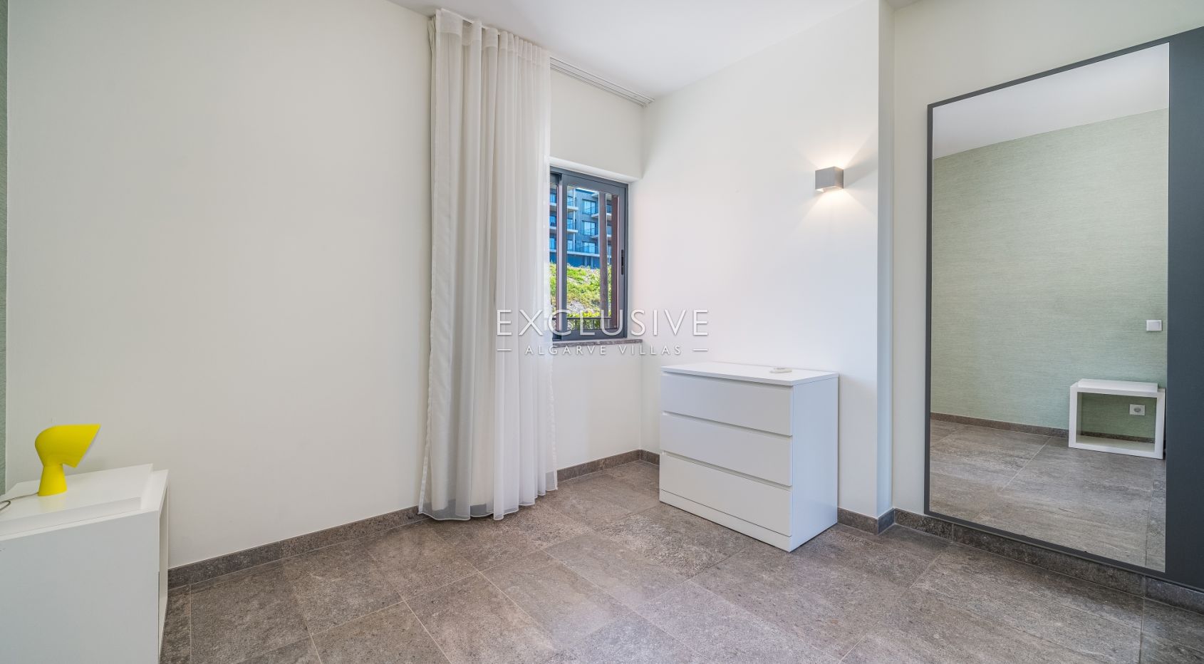 2 Bedroom Apartment with Parking and Pool in Portimão, Algarve