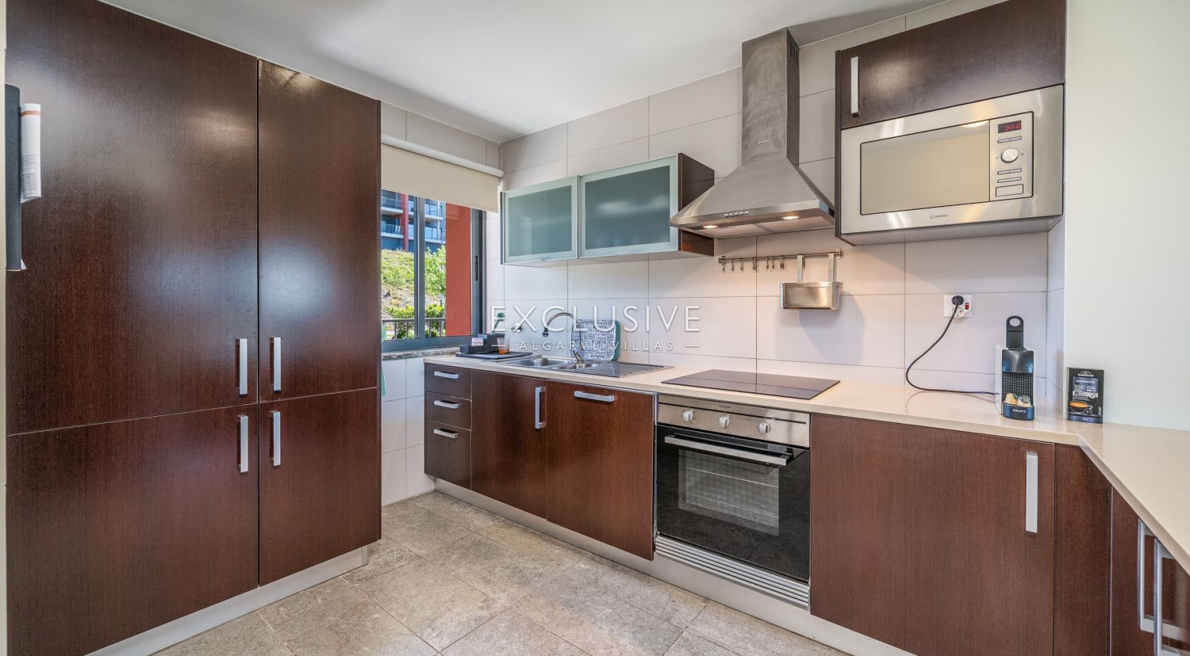 2 Bedroom Apartment with Parking and Pool in Portimão, Algarve