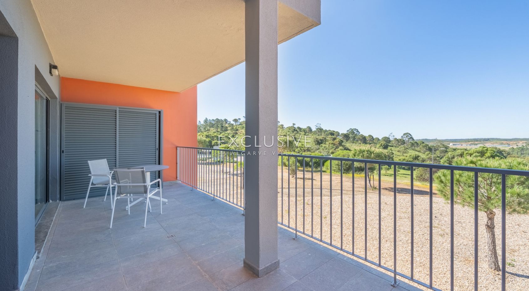 2 Bedroom Apartment with Parking and Pool in Portimão, Algarve