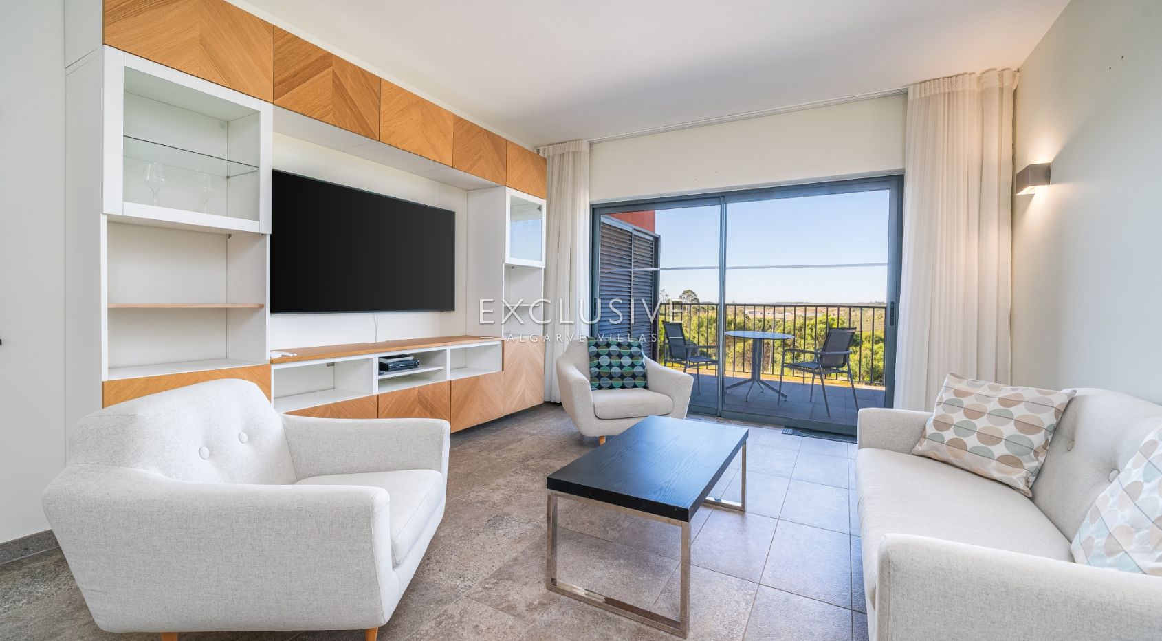 2 Bedroom Apartment with Parking and Pool in Portimão, Algarve