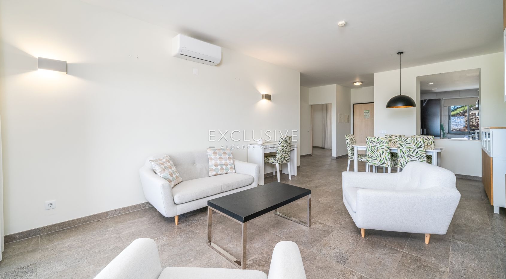 2 Bedroom Apartment with Parking and Pool in Portimão, Algarve