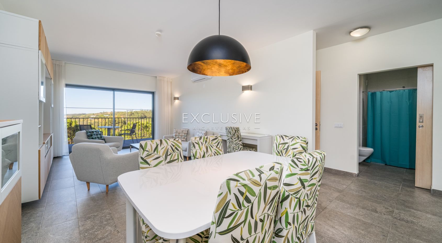 2 Bedroom Apartment with Parking and Pool in Portimão, Algarve