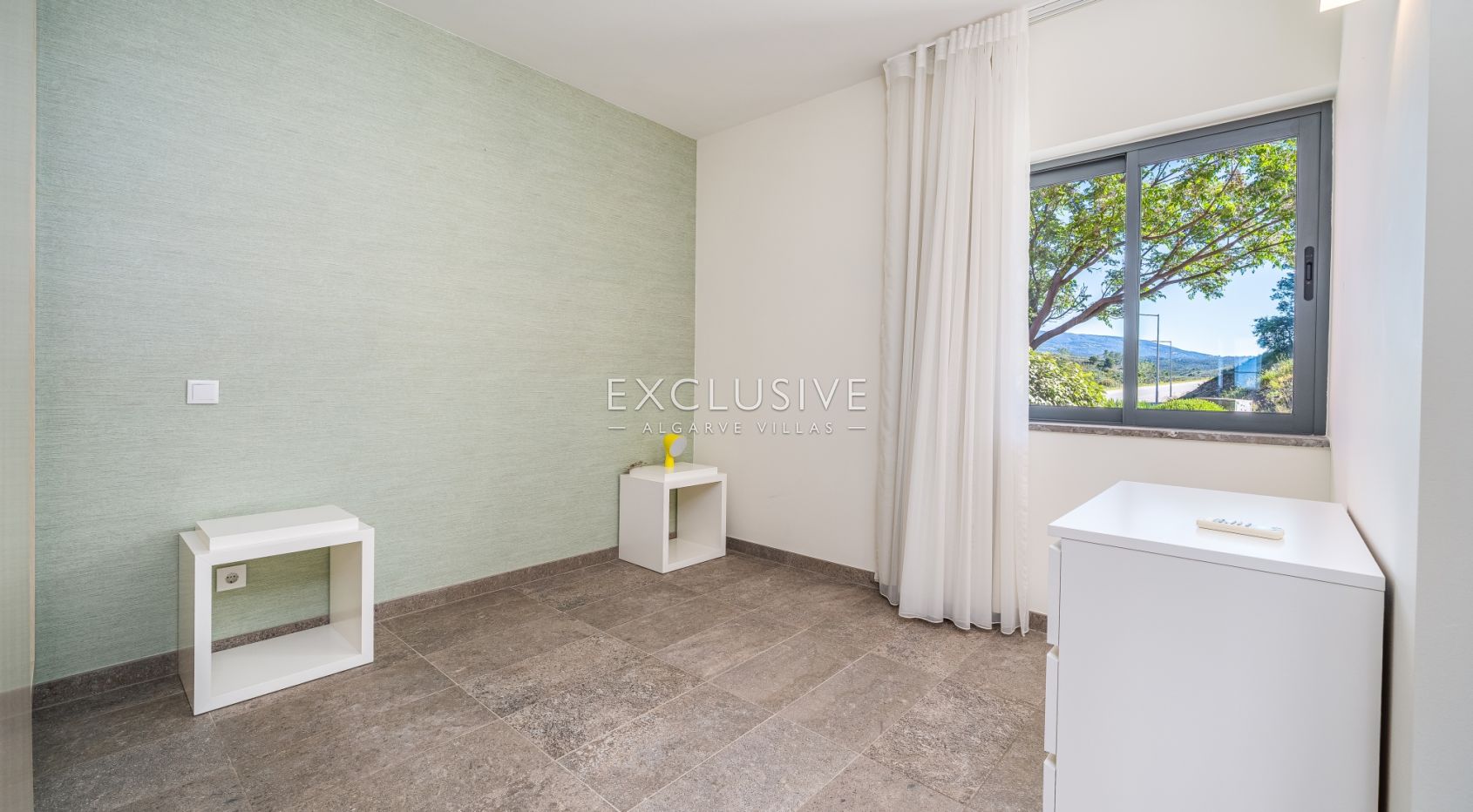 2 Bedroom Apartment with Parking and Pool in Portimão, Algarve