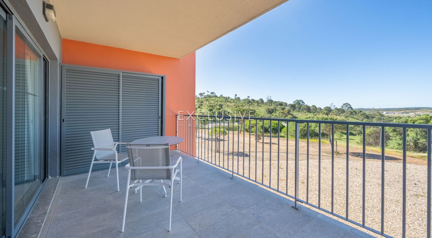 2 Bedroom Apartment with Parking and Pool in Portimão, Algarve