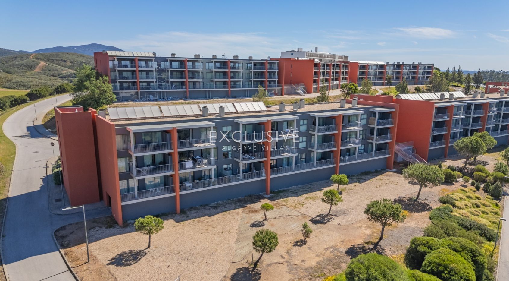 2 Bedroom Apartment with Parking and Pool in Portimão, Algarve