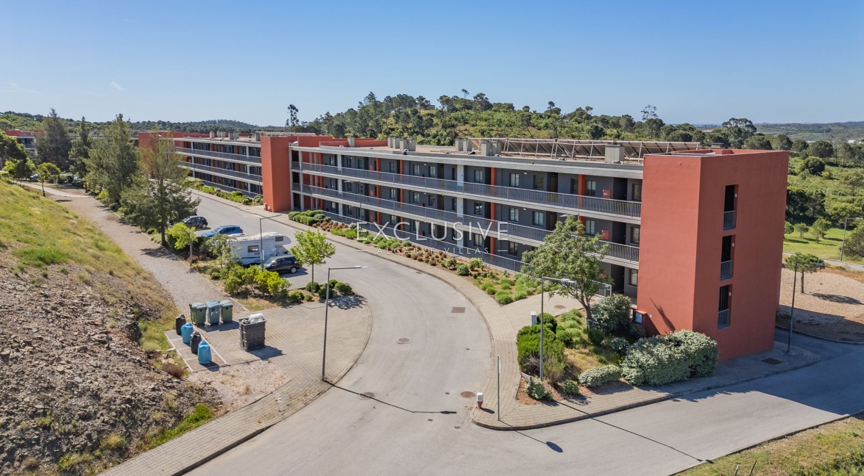 2 Bedroom Apartment with Parking and Pool in Portimão, Algarve