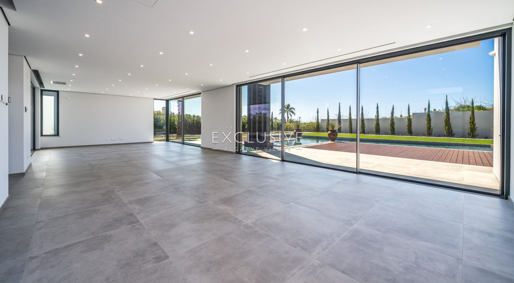 Modern Luxury Villa with Sea Views in Porto de Mós, Lagos