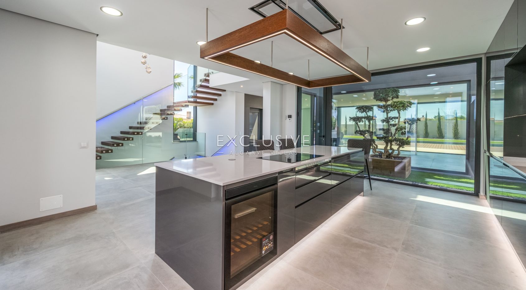 Modern Luxury Villa with Sea Views in Porto de Mós, Lagos