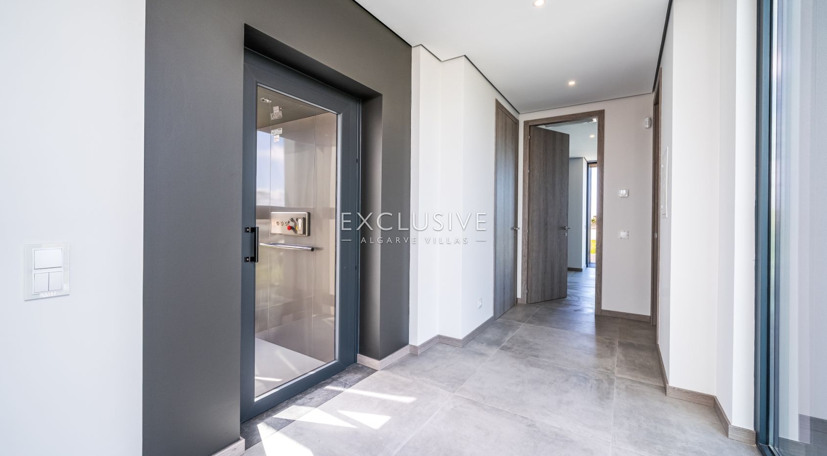 Modern Luxury Villa with Sea Views in Porto de Mós, Lagos