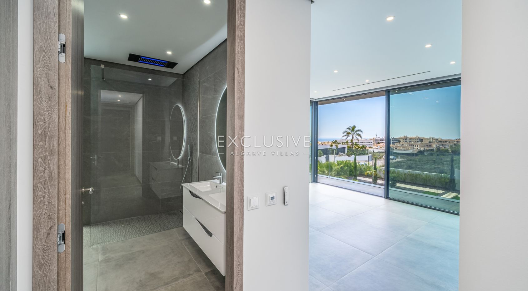 Modern Luxury Villa with Sea Views in Porto de Mós, Lagos
