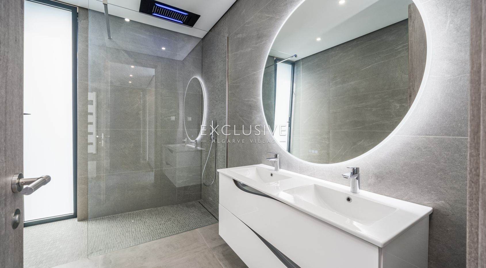 Modern Luxury Villa with Sea Views in Porto de Mós, Lagos