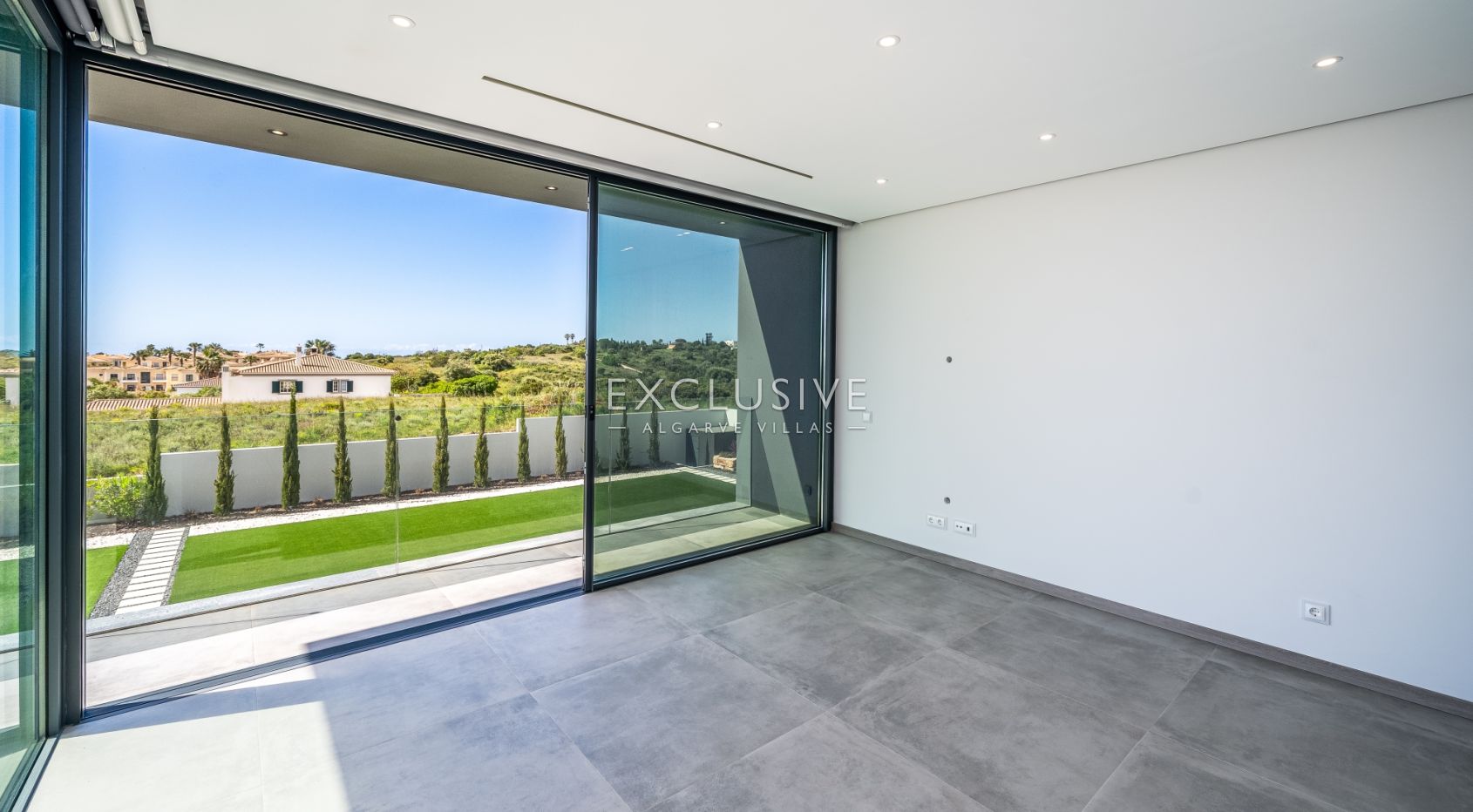 Modern Luxury Villa with Sea Views in Porto de Mós, Lagos