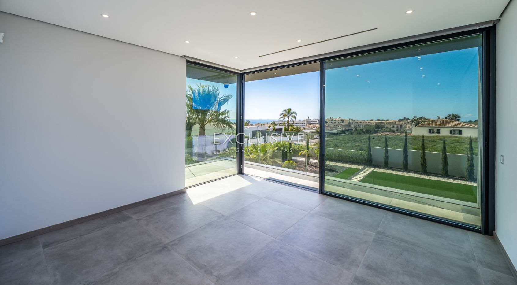 Modern Luxury Villa with Sea Views in Porto de Mós, Lagos