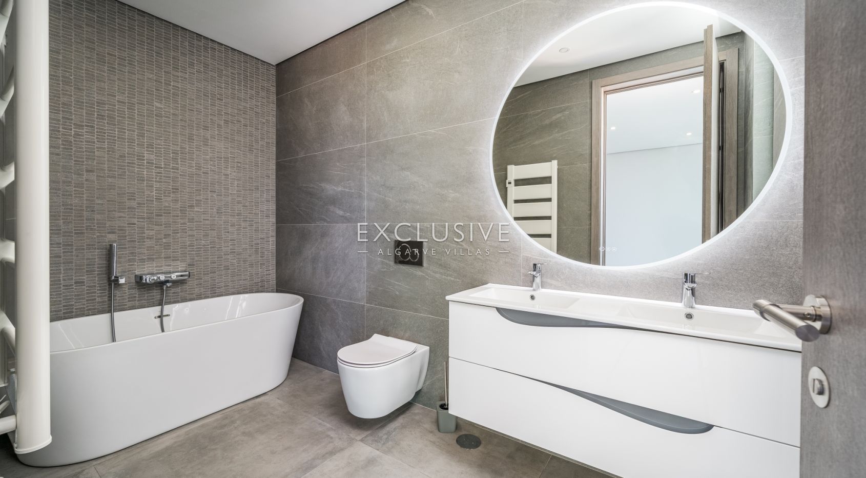 Modern Luxury Villa with Sea Views in Porto de Mós, Lagos