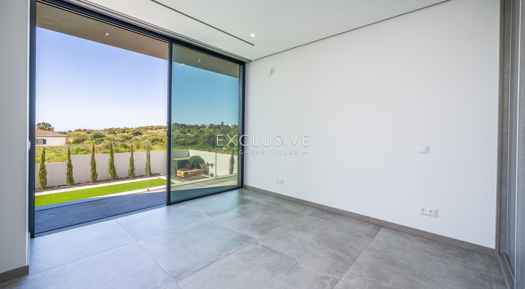 Modern Luxury Villa with Sea Views in Porto de Mós, Lagos
