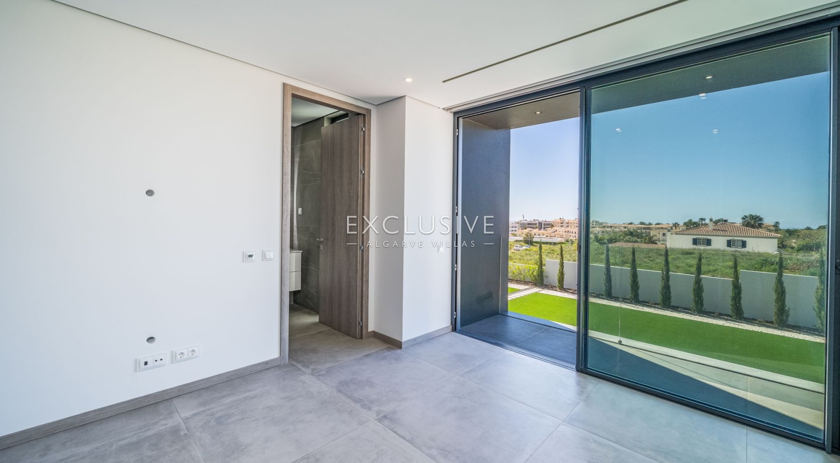 Modern Luxury Villa with Sea Views in Porto de Mós, Lagos