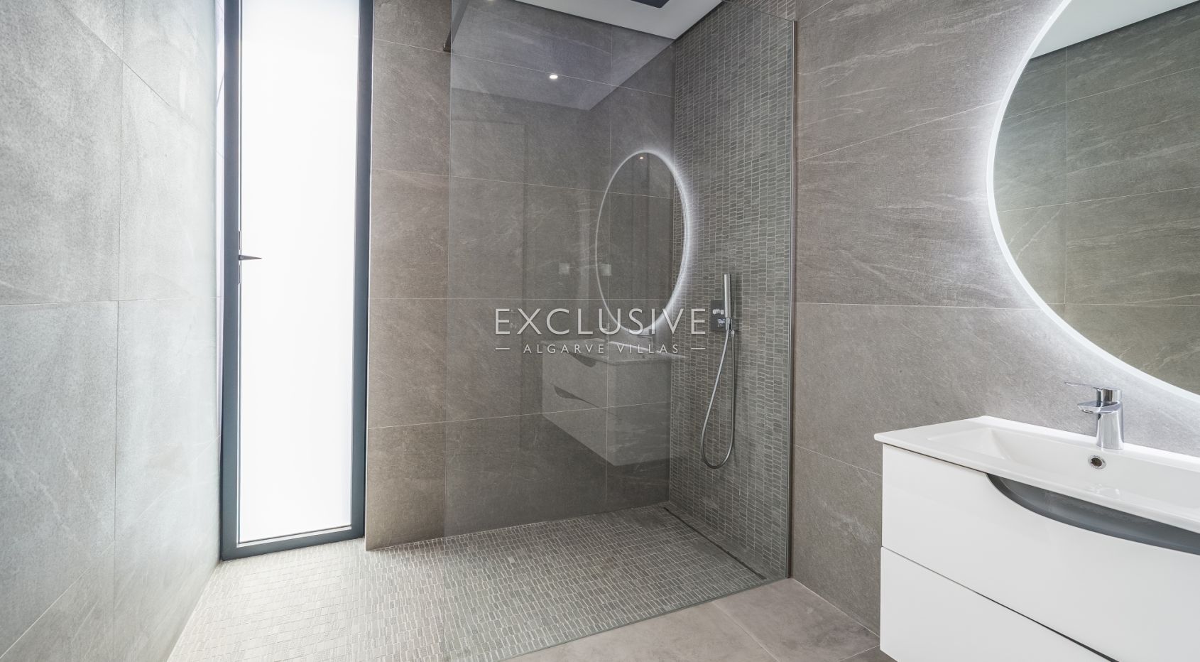 Modern Luxury Villa with Sea Views in Porto de Mós, Lagos