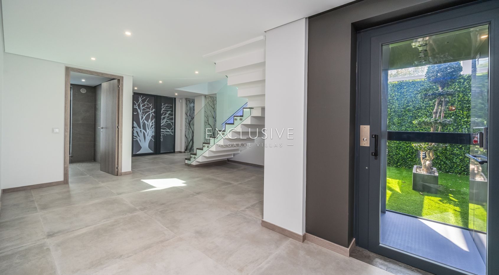 Modern Luxury Villa with Sea Views in Porto de Mós, Lagos