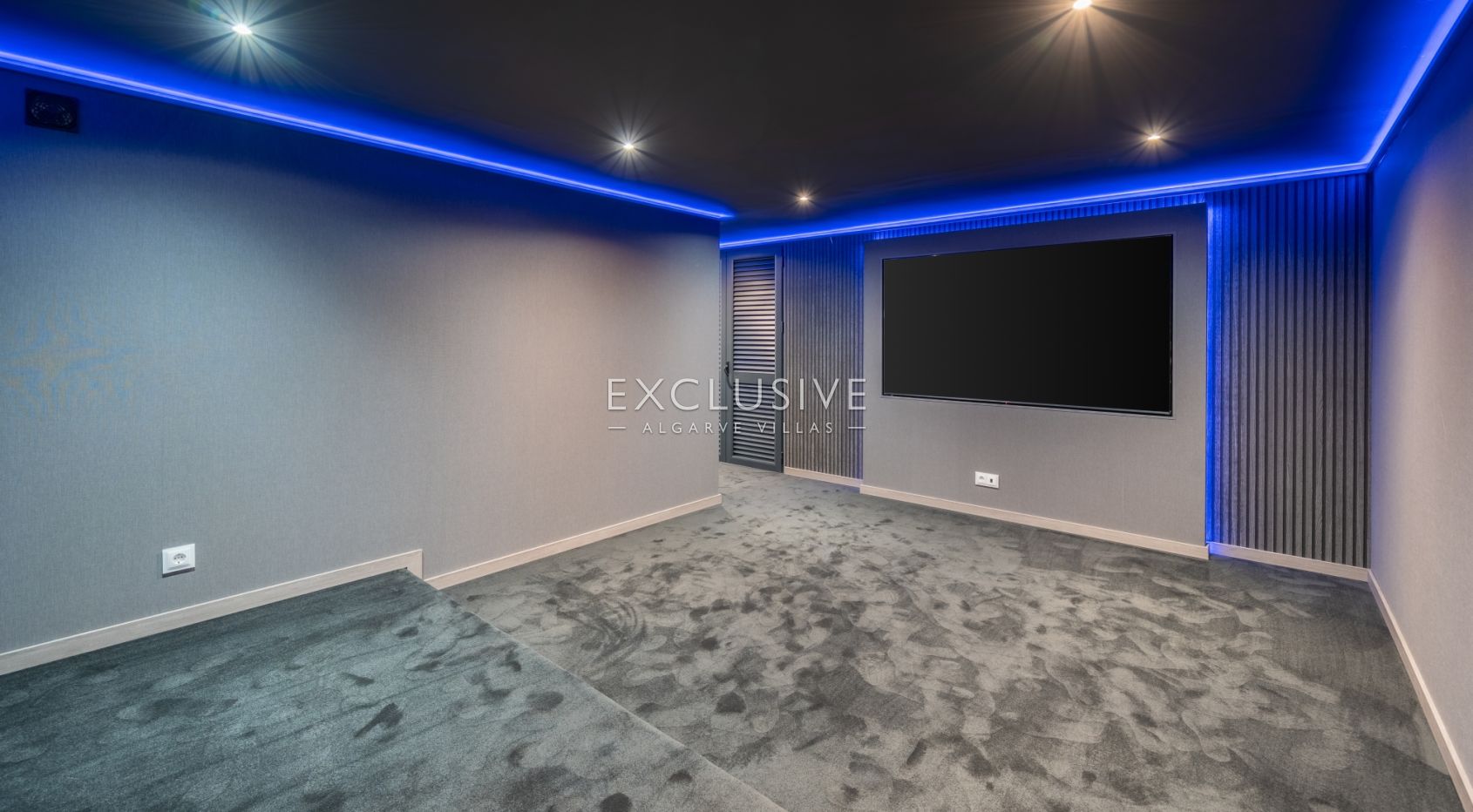 Modern Luxury Villa with Sea Views in Porto de Mós, Lagos