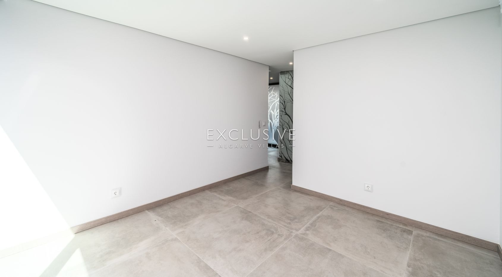 Modern Luxury Villa with Sea Views in Porto de Mós, Lagos