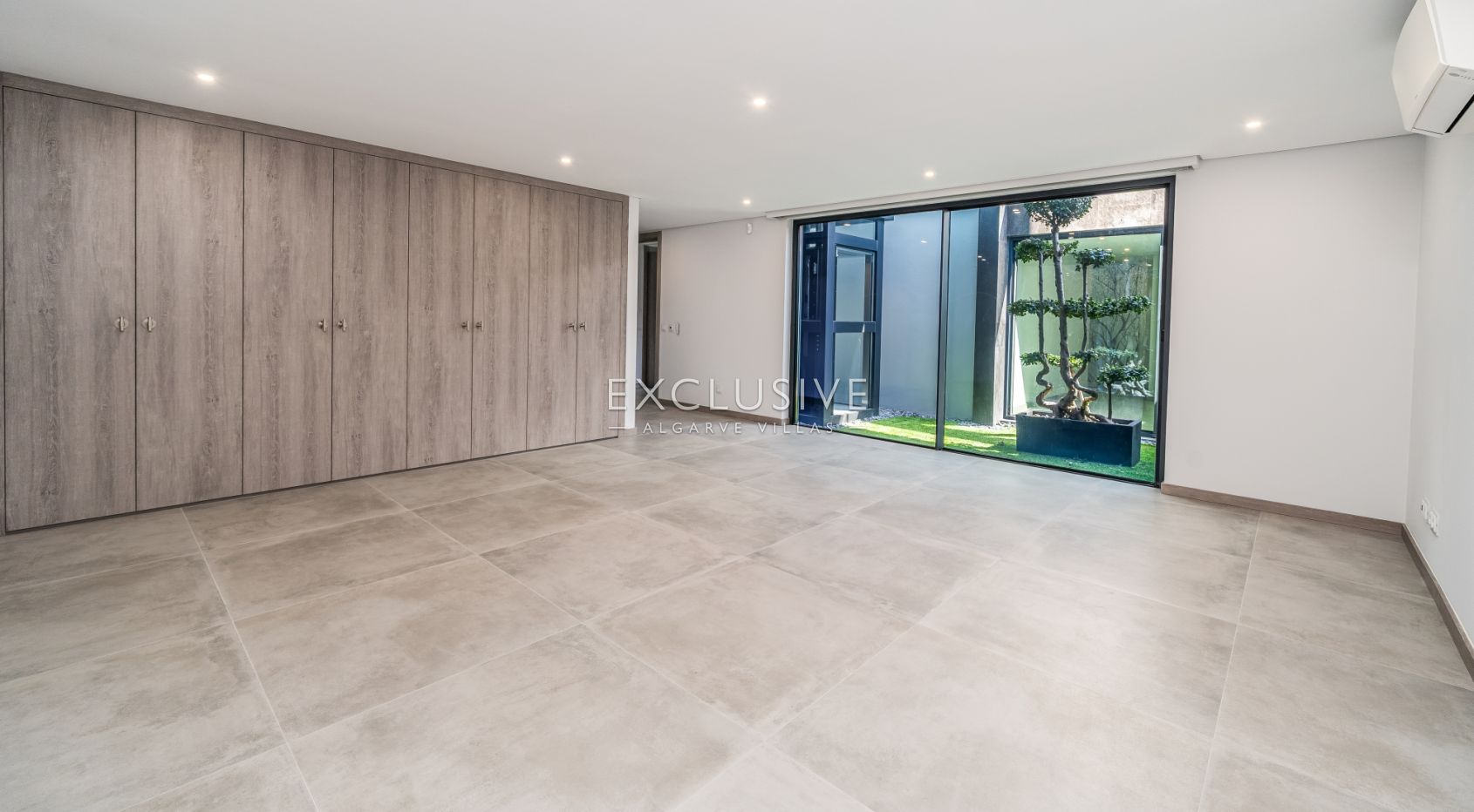 Modern Luxury Villa with Sea Views in Porto de Mós, Lagos