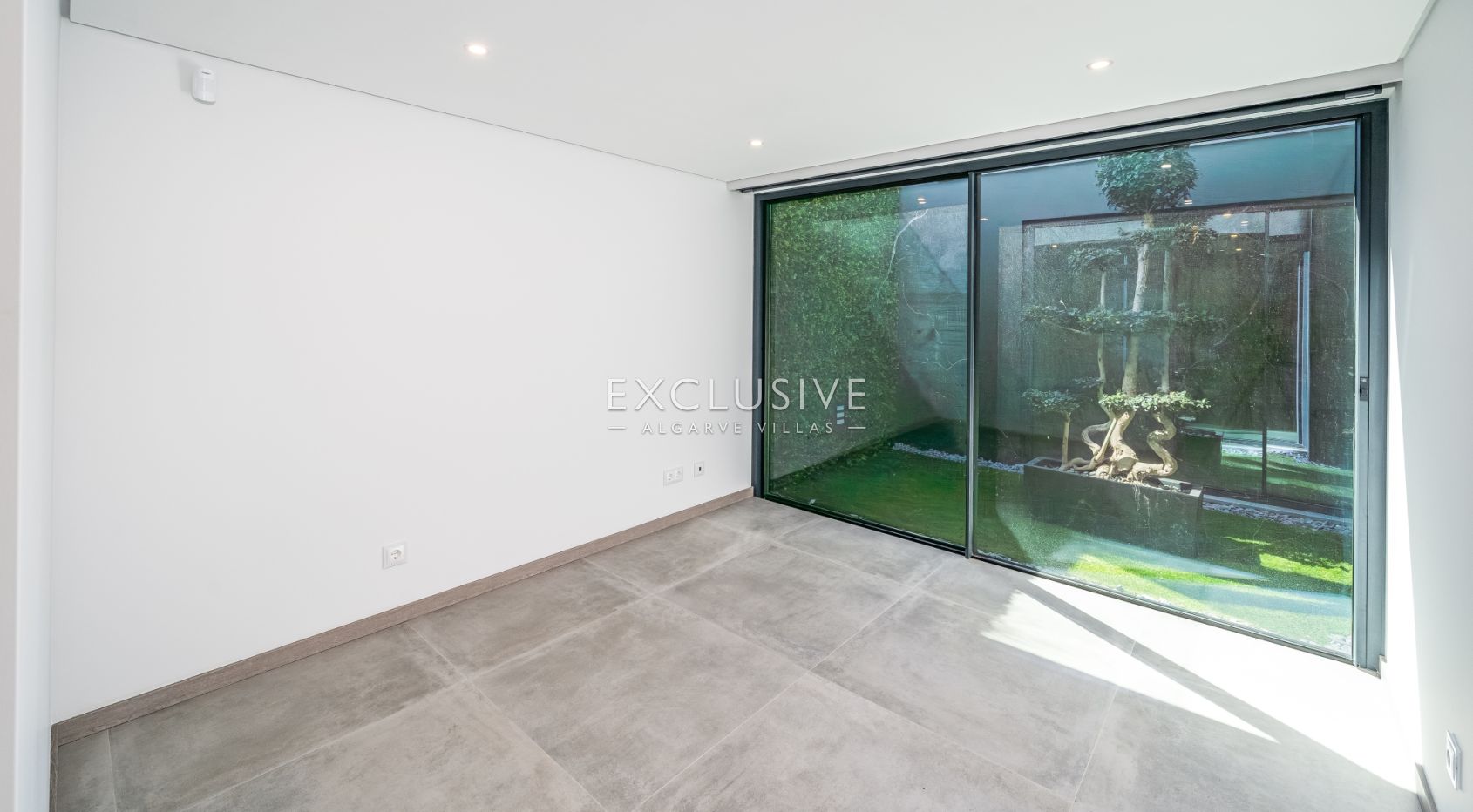 Modern Luxury Villa with Sea Views in Porto de Mós, Lagos