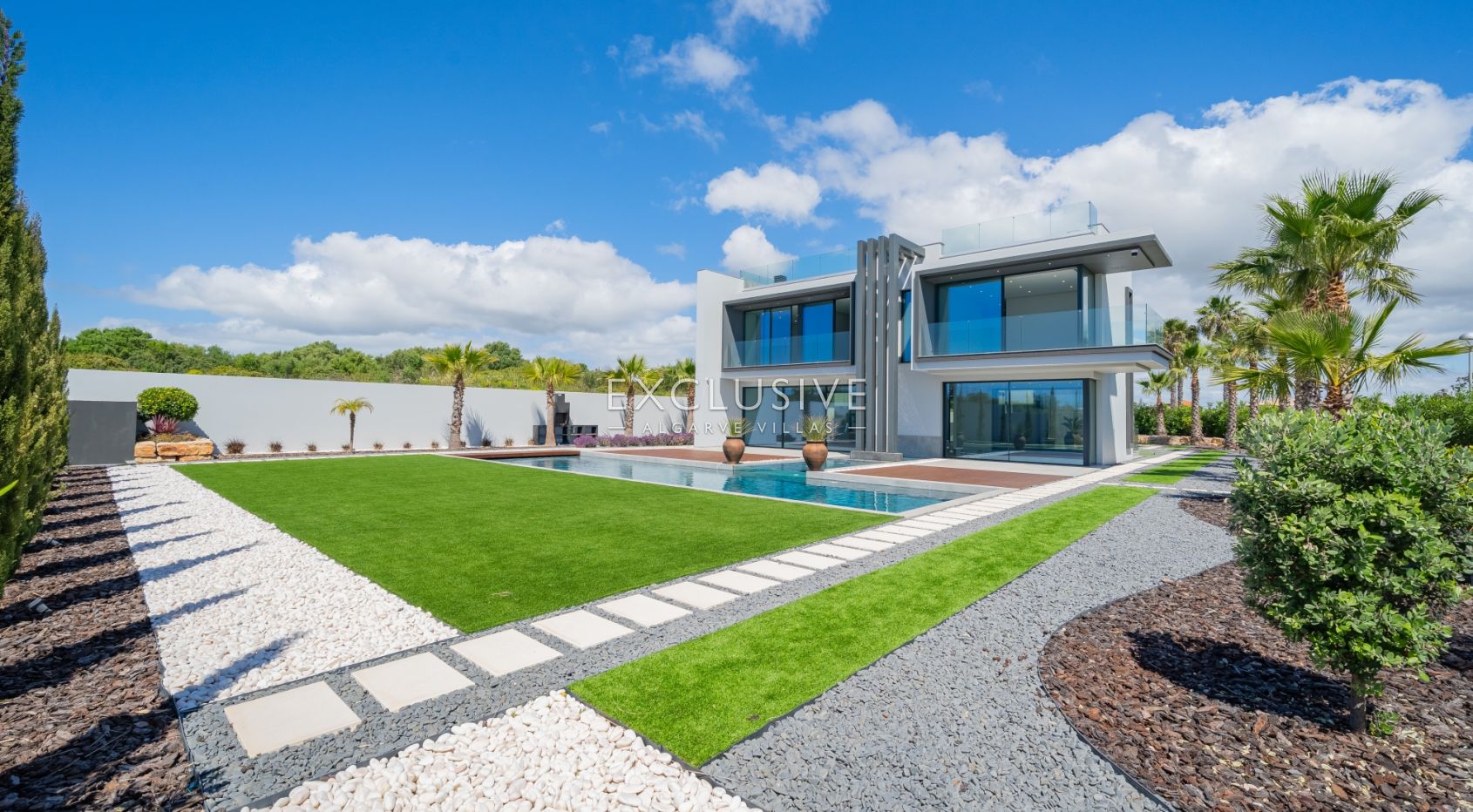 Modern Luxury Villa with Sea Views in Porto de Mós, Lagos