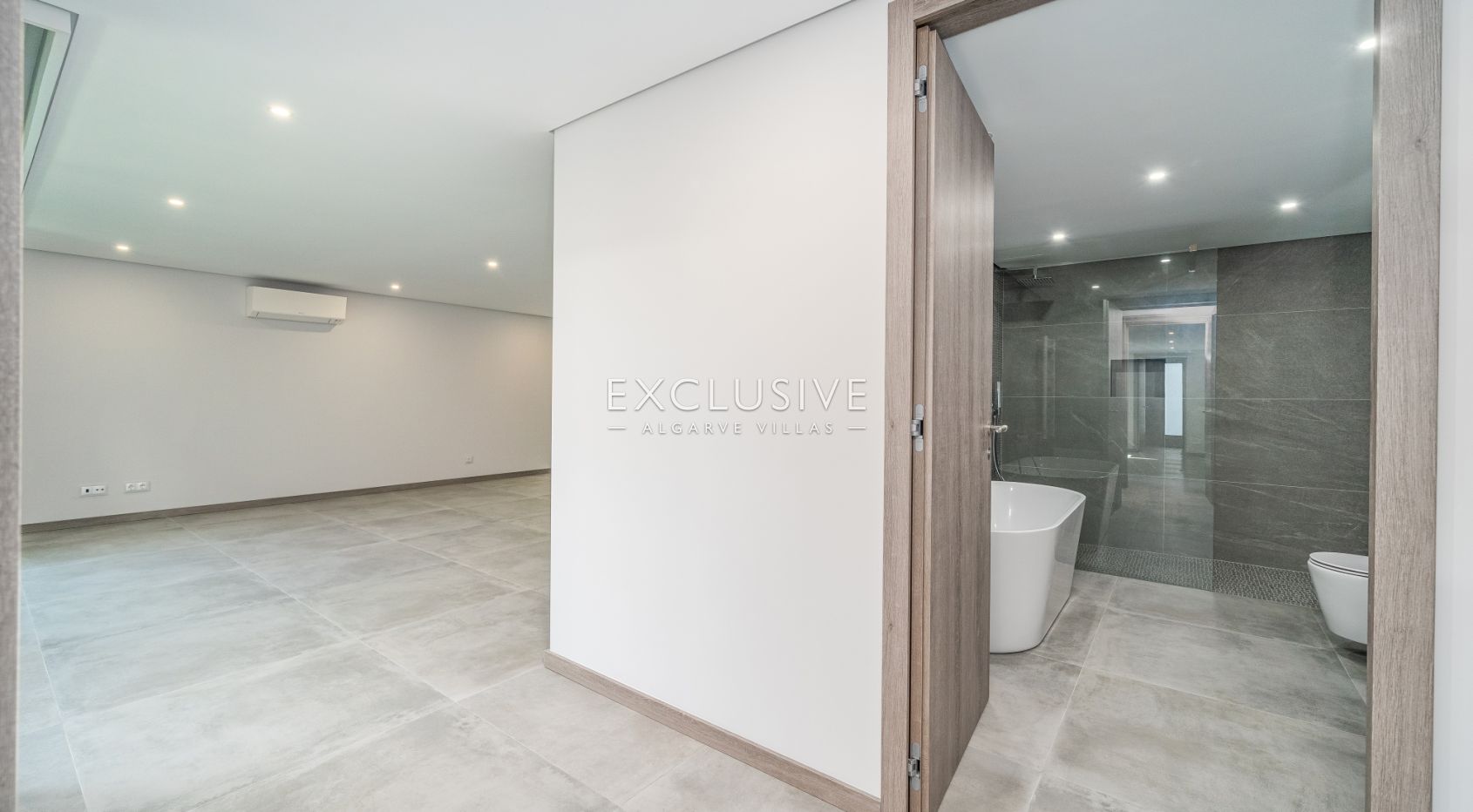 Modern Luxury Villa with Sea Views in Porto de Mós, Lagos