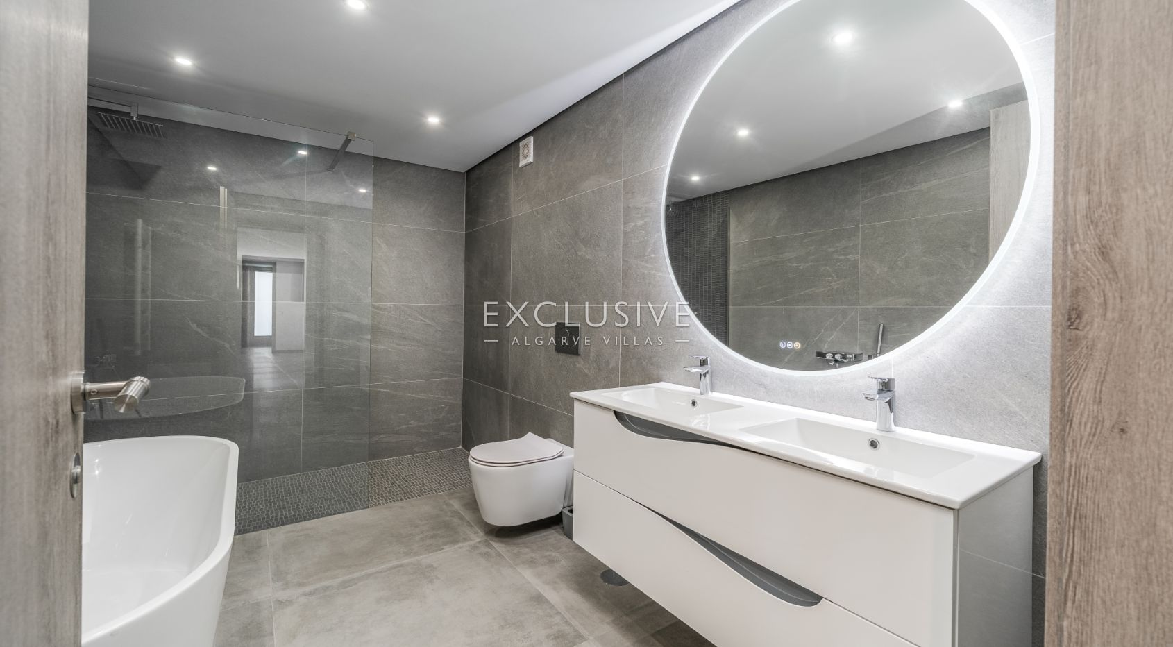 Modern Luxury Villa with Sea Views in Porto de Mós, Lagos