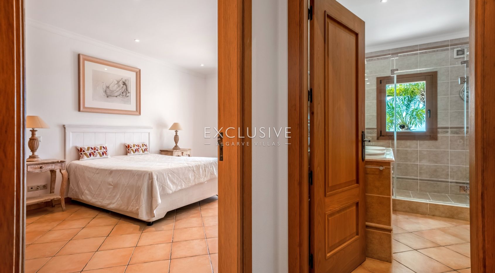 4 Bedroom Villa in Santa Bárbara de Nexe with Unobstructive Sea Views