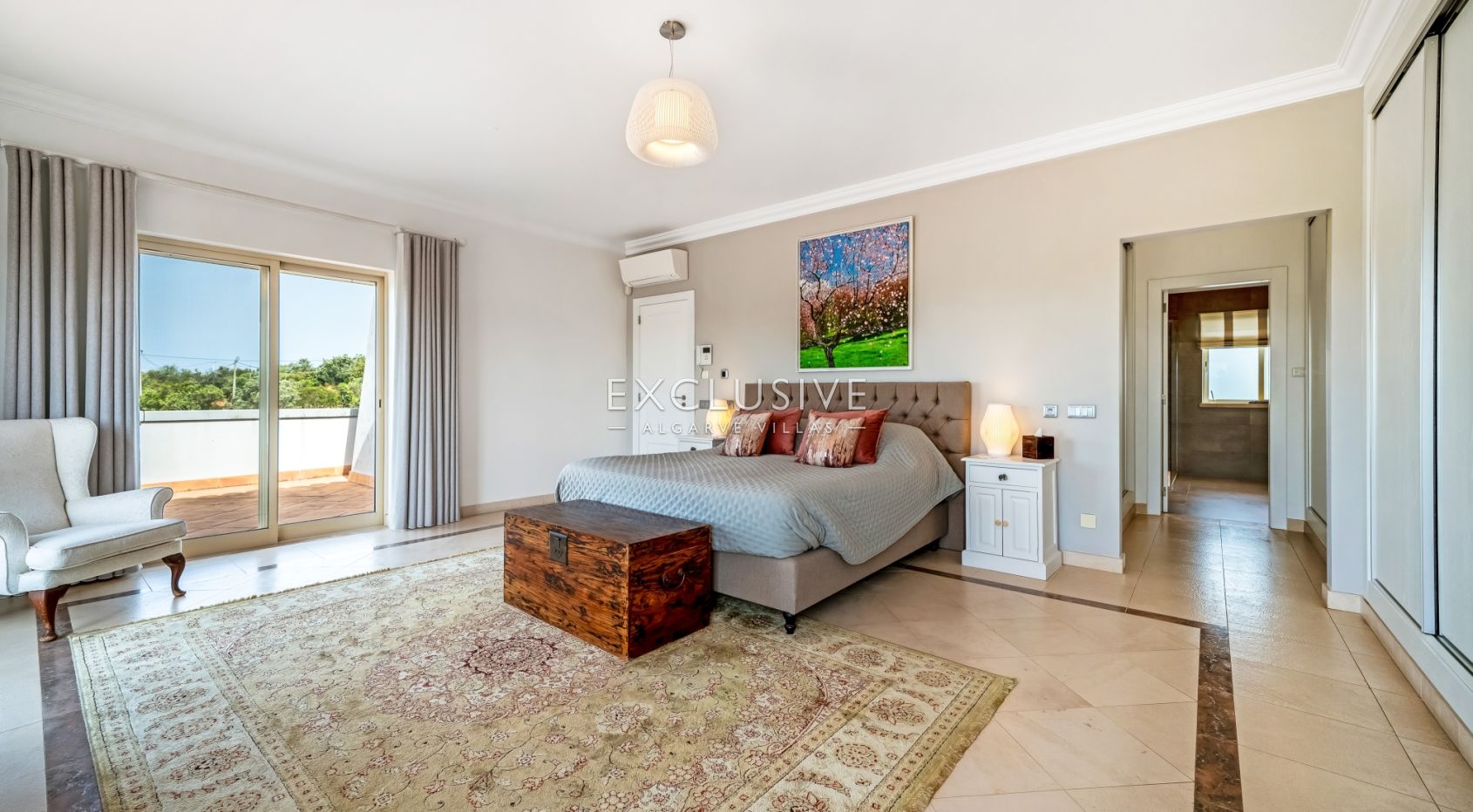 South-Facing 4 Bedroom Villa Santa Barbara de Nexe, Algarve
