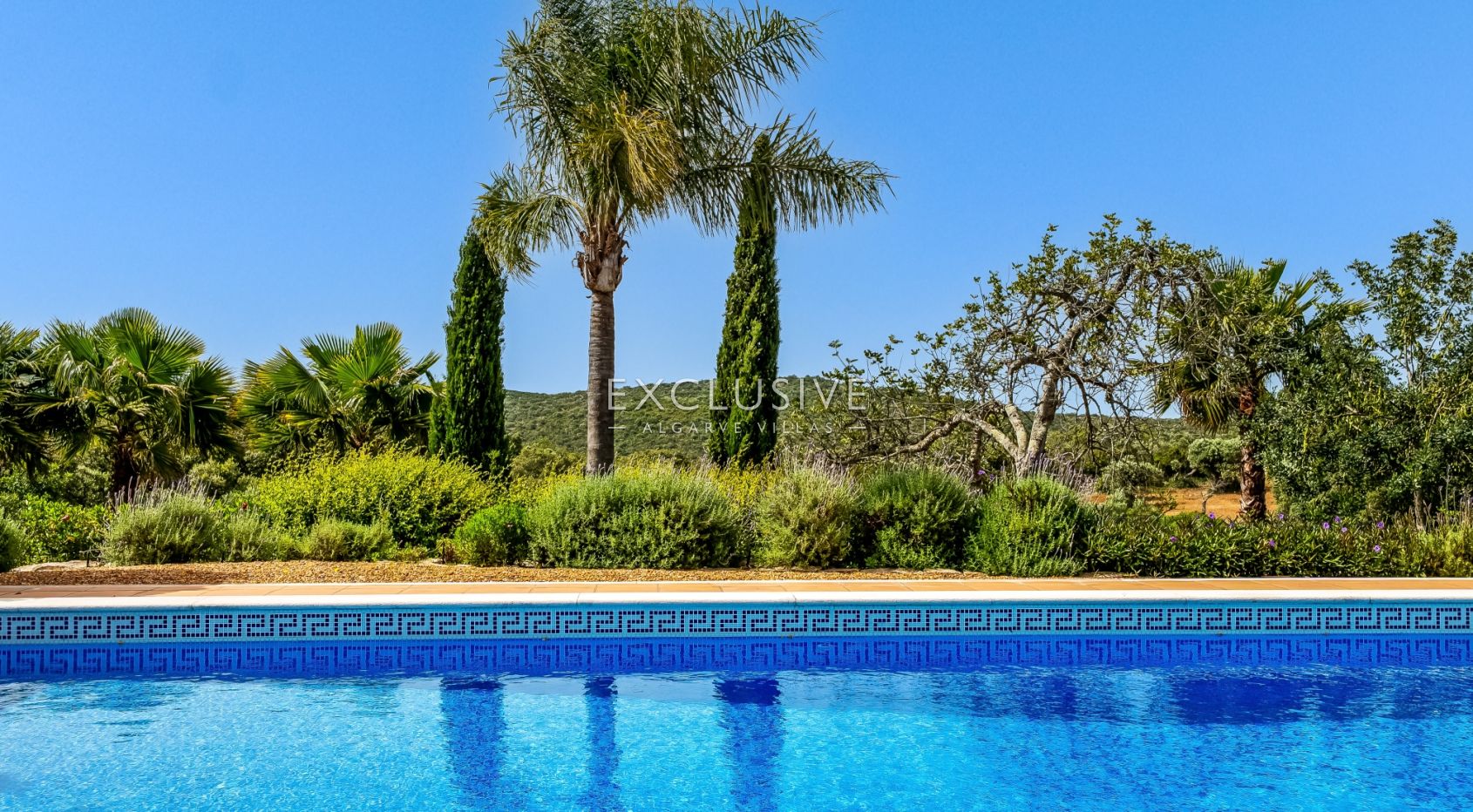 South-Facing 4 Bedroom Villa Santa Barbara de Nexe, Algarve