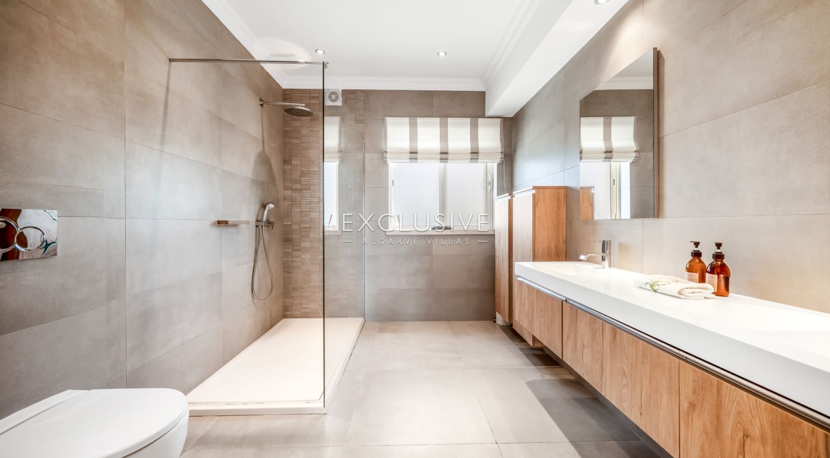 South-Facing 4 Bedroom Villa Santa Barbara de Nexe, Algarve