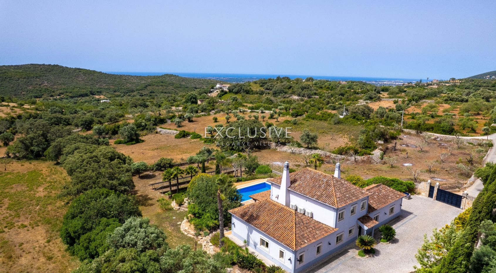 South-Facing 4 Bedroom Villa Santa Barbara de Nexe, Algarve