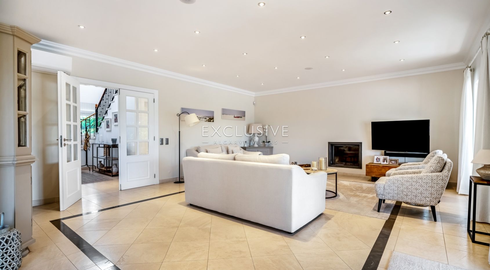 South-Facing 4 Bedroom Villa Santa Barbara de Nexe, Algarve