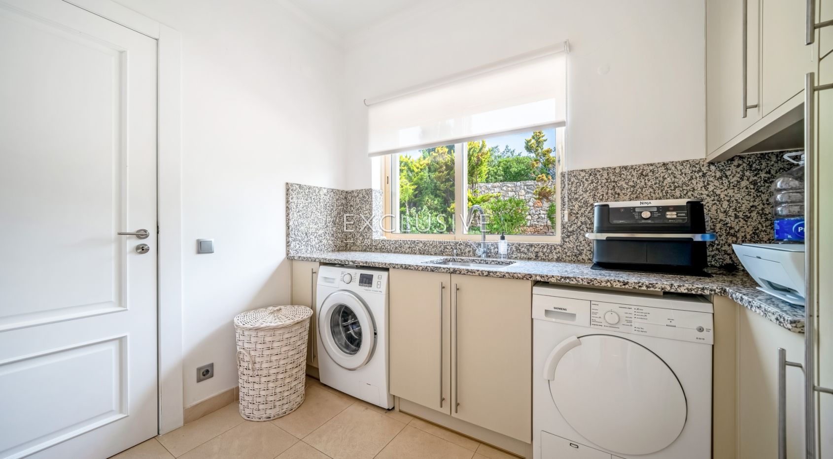 South-Facing 4 Bedroom Villa Santa Barbara de Nexe, Algarve