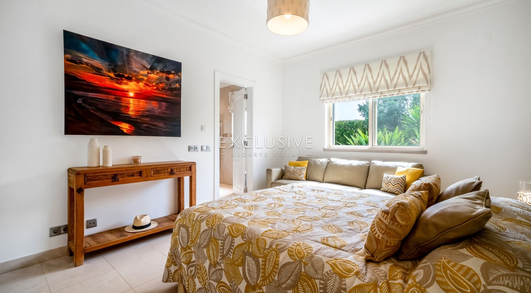 South-Facing 4 Bedroom Villa Santa Barbara de Nexe, Algarve