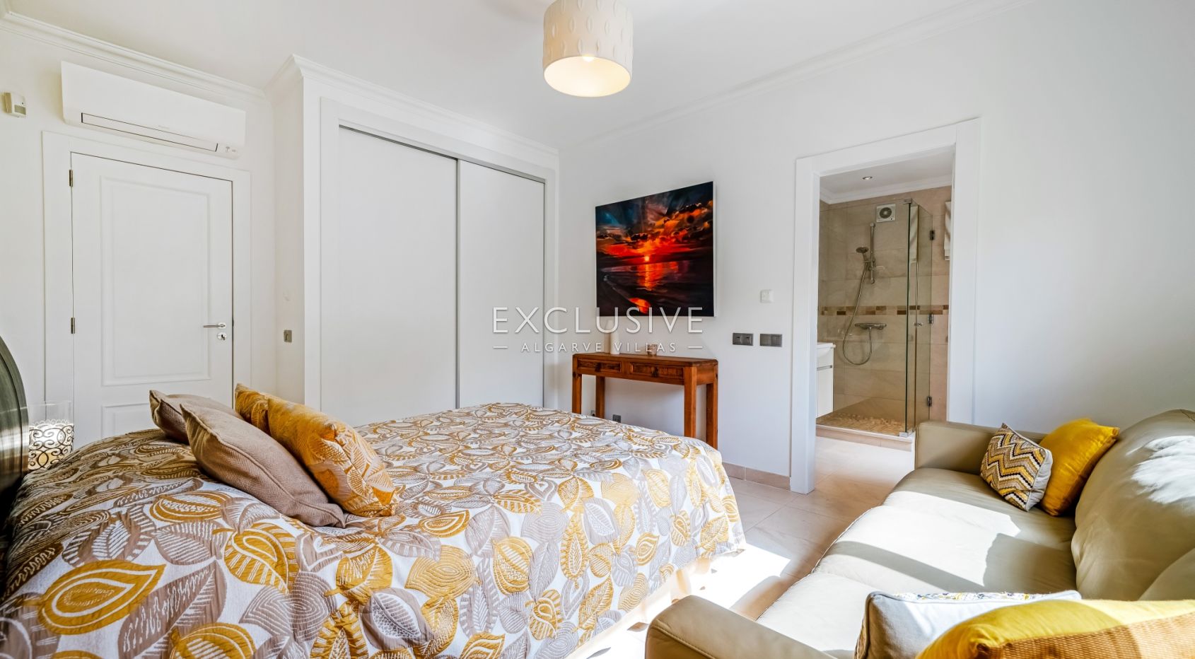 South-Facing 4 Bedroom Villa Santa Barbara de Nexe, Algarve