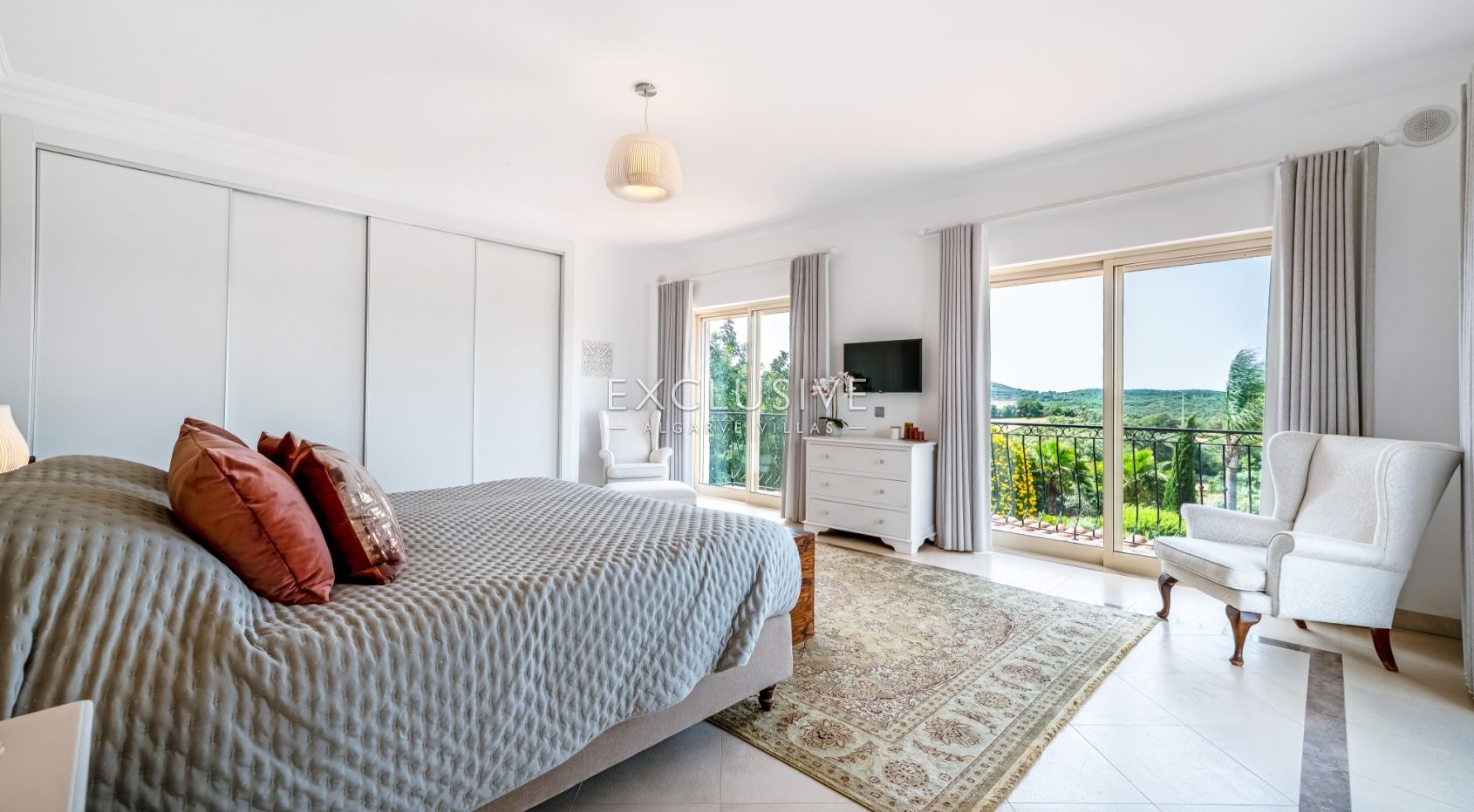 South-Facing 4 Bedroom Villa Santa Barbara de Nexe, Algarve