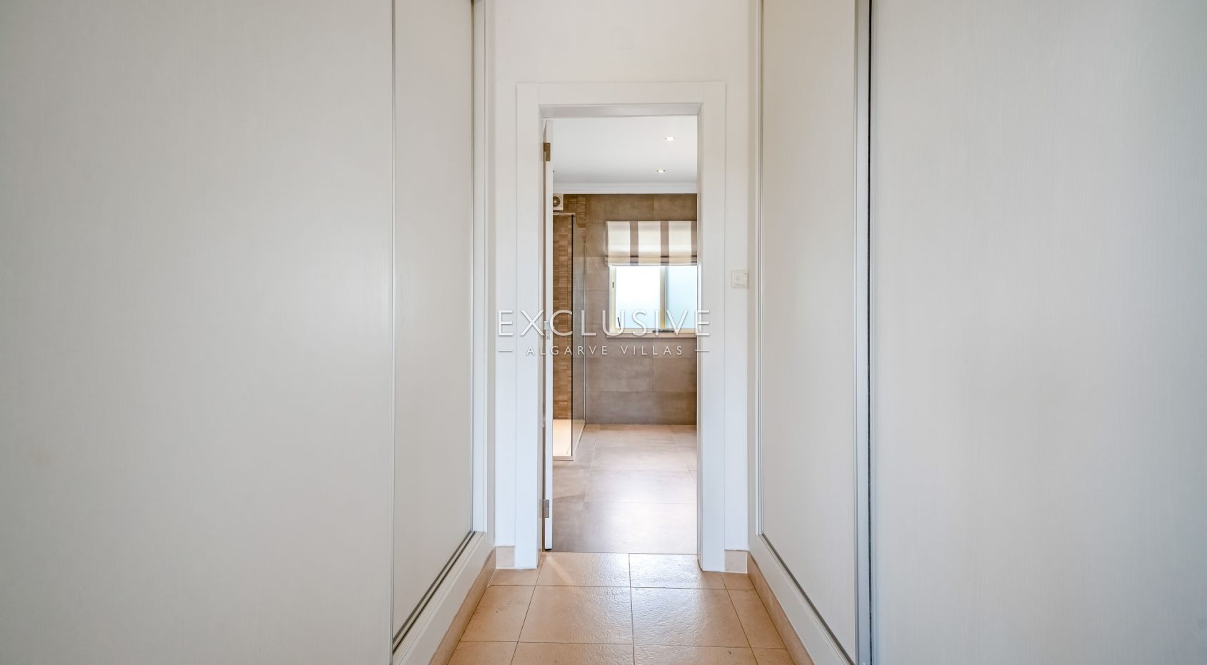 South-Facing 4 Bedroom Villa Santa Barbara de Nexe, Algarve
